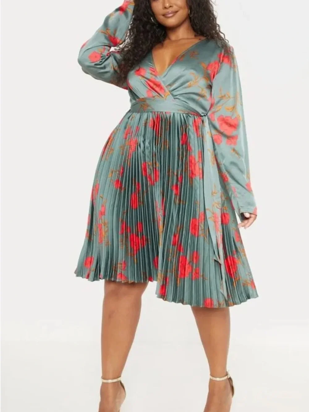 PrettyLittleThing Emerald Green Midi Dress Red Floral Print and pleated skirt - Picture 1 of 8